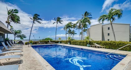 Molokai Island Retreat w/ Ocean View & Pool!
