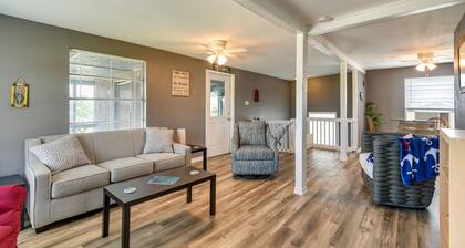Deck & Fenced-In Yard: Texas Escape!