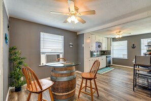 Fridge, microwave, stovetop, dishwasher - Deck & Fenced-In Yard: Texas Escape! (Freeport)