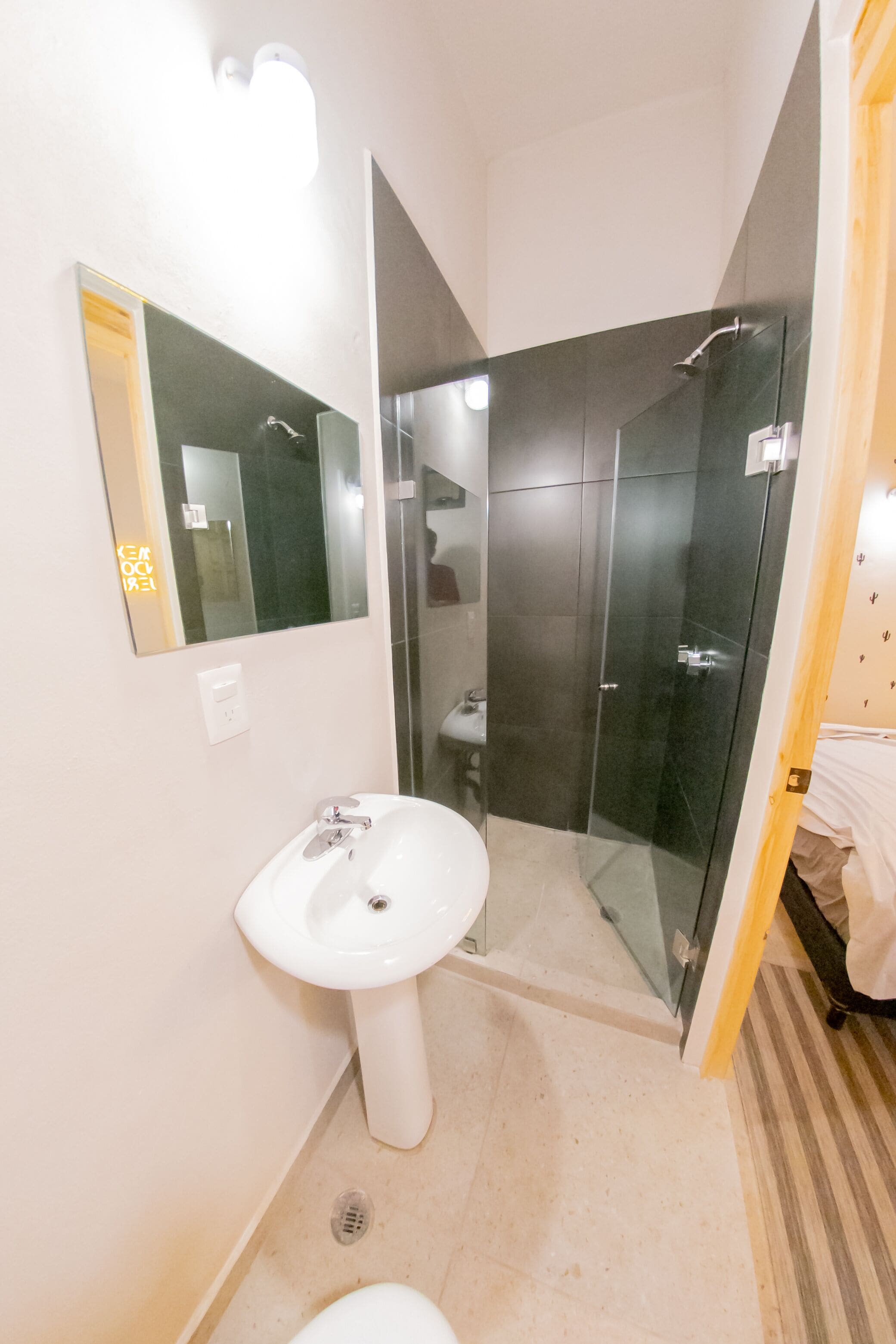 Maskarita | Bathroom | Shower, hair dryer, towels, soap