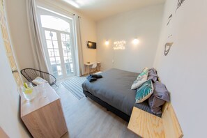 أغطية فراش متميزة وألحفة محشوة بالريش ومكواة/لوح كي وواي فاي مجانًا