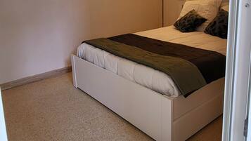 1 bedroom, iron/ironing board, bed sheets