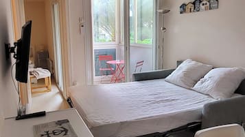 1 chambre, fer et planche à repasser, draps fournis