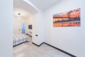 2 bedrooms, iron/ironing board, travel cot, free WiFi