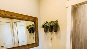 Hårføner og håndklær