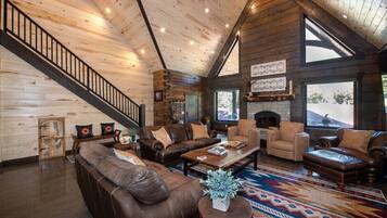 TV connectée, cheminée, baby-foot, espaces bureaux