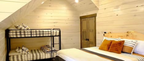 2 bedrooms, iron/ironing board, travel cot, free WiFi