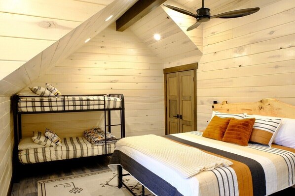 2 habitaciones, tabla de planchar con plancha y cuna de viaje 