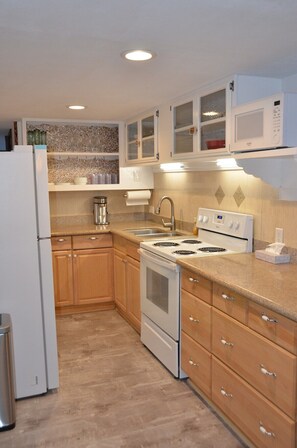 Fridge, microwave, oven, stovetop - Our Little Patch of Heaven Cottage @ East Zion (Glendale)
