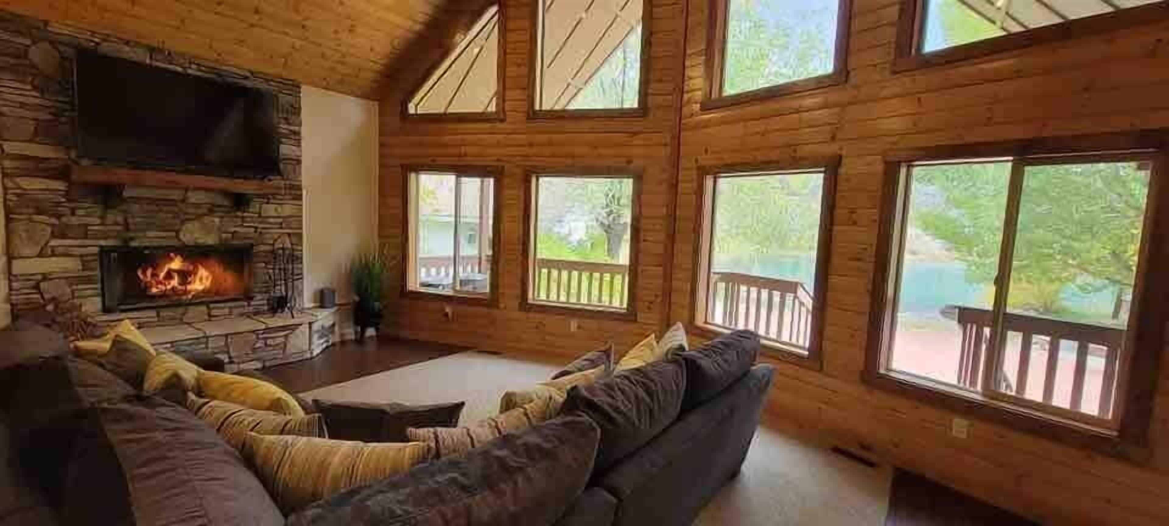 TV connectée, cheminée, espaces bureaux