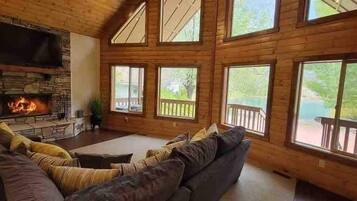 TV connectée, cheminée, espaces bureaux