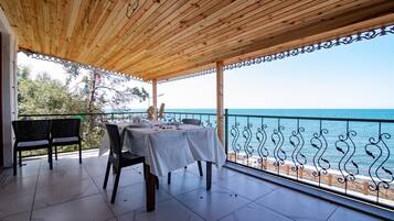 Kamar Quadruple Keluarga | Teras/patio