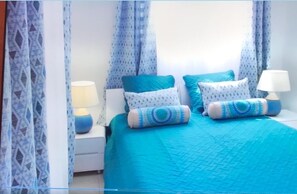 Tabla de planchar con plancha, wifi y ropa de cama 