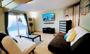 1 bedroom, desk, iron/ironing board, free WiFi - Encinitas - The Leucadia Beach Grotto - Pet-Friendly & Steps to Everything! (Encinitas)
