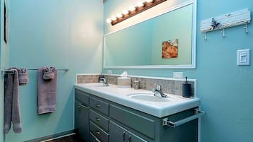 Dusch, hårtork, bidé och handdukar