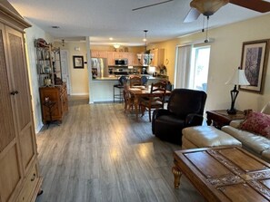 TV - 2 bdr/2 bth Courtyard Villa in The Villages w/ Cart Lake Sumter Spanish Springs (The Villages)