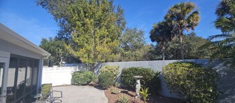 2 bdr/2 bth Courtyard Villa in The Villages w/ Cart Lake Sumter Spanish Springs