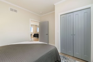 1 bedroom, iron/ironing board, free WiFi, bed sheets - Beach & Wine Retreat: Close to Lake Michigan Dunes (Stevensville)
