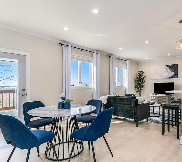 Dining - Beach & Wine Retreat: Close to Lake Michigan Dunes (Stevensville)