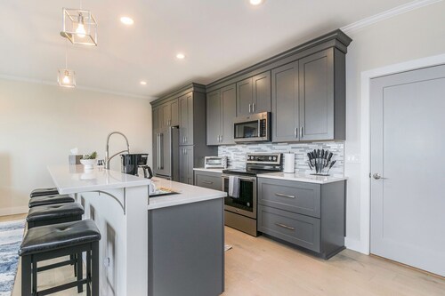 Beach & Wine Retreat: Close to Lake Michigan Dunes