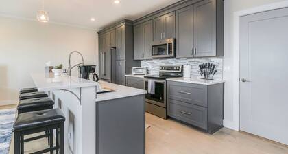 Beach & Wine Retreat: Close to Lake Michigan Dunes