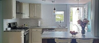 Pet friendly minutes to beach!