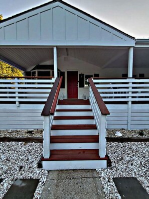 Exterior detail - Pet friendly minutes to beach! (Middle Township)
