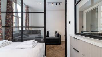 1 habitación, escritorio, internet y ropa de cama