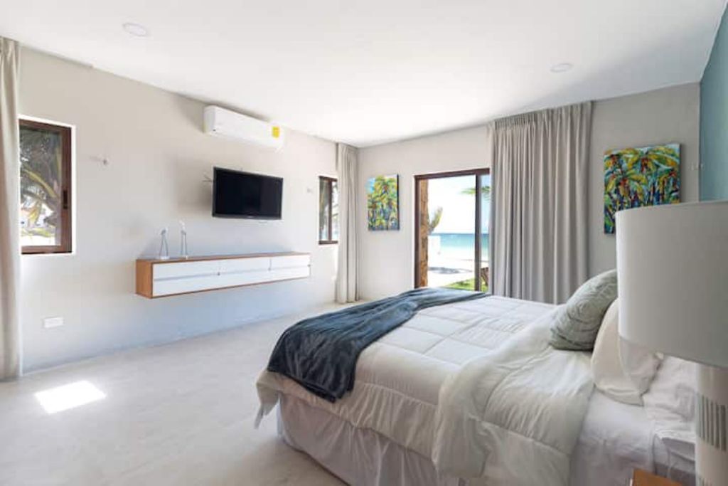 3 bedrooms, iron/ironing board, travel crib, free WiFi