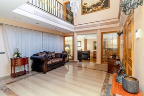 Interior - GuestReady - Steps to the Mediterranean Sea (Puig)