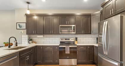Modern condo in the heart of Uptown Butte - Unit B