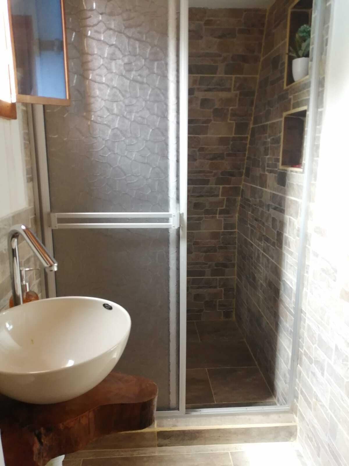 Chalet de diseñador, 2 habitaciones, tina para personas con discapacidad, vista al jardín | 2 habitaciones, wifi gratis y ropa de cama 