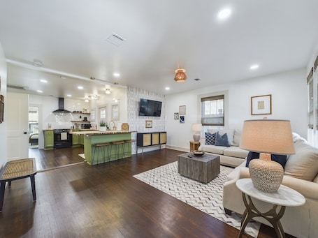 Smart TV, books. Buchanan Bungalow - Eclectic Mid-Mod Design DT