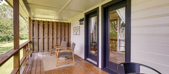 Scenic Eureka Springs Cabin Rental w/ Balcony!