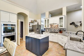 Refrigerador, microondas, parrilla de estufa y lavavajillas 