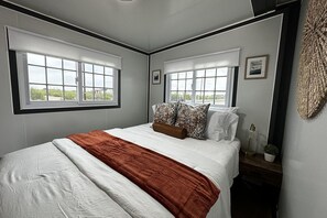 1 bedroom - After-Hours Bliss: Cozy BoxHouse for Relaxation, Monahans, TX (Monahans)