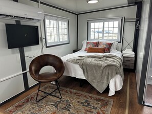 2 bedrooms - Cozy Space, Expansive Feel: Very open BoxHouse, Monahans, TX (Monahans)