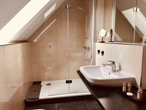 Design Double Room, Private Bathroom, City View | Bathroom