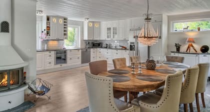 Nice home in Norra Kedum with WiFi