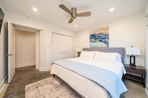 5 bedrooms, iron/ironing board, free WiFi, bed sheets - Lakeside Lux | Outdoor Kitchen | Dock | Hot Tub (Hot Springs)