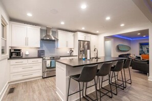 Fridge, microwave, oven, stovetop - Lakeside Lux | Outdoor Kitchen | Dock | Hot Tub (Hot Springs)