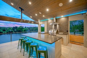 Terrace/patio - Lakeside Lux | Outdoor Kitchen | Dock | Hot Tub (Hot Springs)
