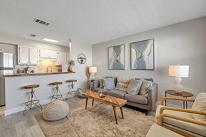 TV - Coastal 1BR Condo on Okaloosa Island Beach Access (Fort Walton Beach)