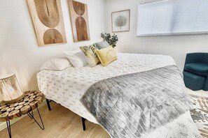 1 bedroom, iron/ironing board, WiFi, bed sheets - Convenient Game Day 1BR Condo Near FSU Stadium (Tallahassee)