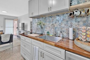 Interior - Okaloosa Island 2BR Beach Bungalow on Beach Access (Fort Walton Beach)