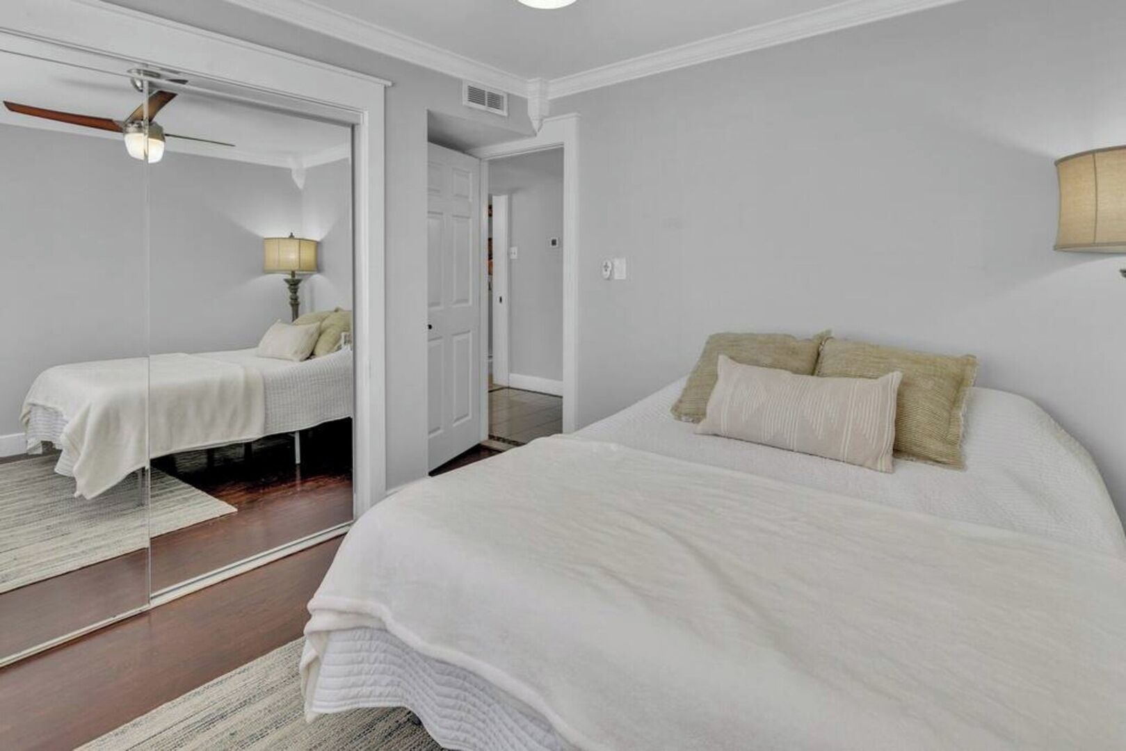 2 habitaciones, tabla de planchar con plancha, wifi y ropa de cama 