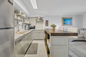 Fridge, microwave, stovetop, dishwasher - Okaloosa Island 1BR Condo by White Sand Beach (Fort Walton Beach)