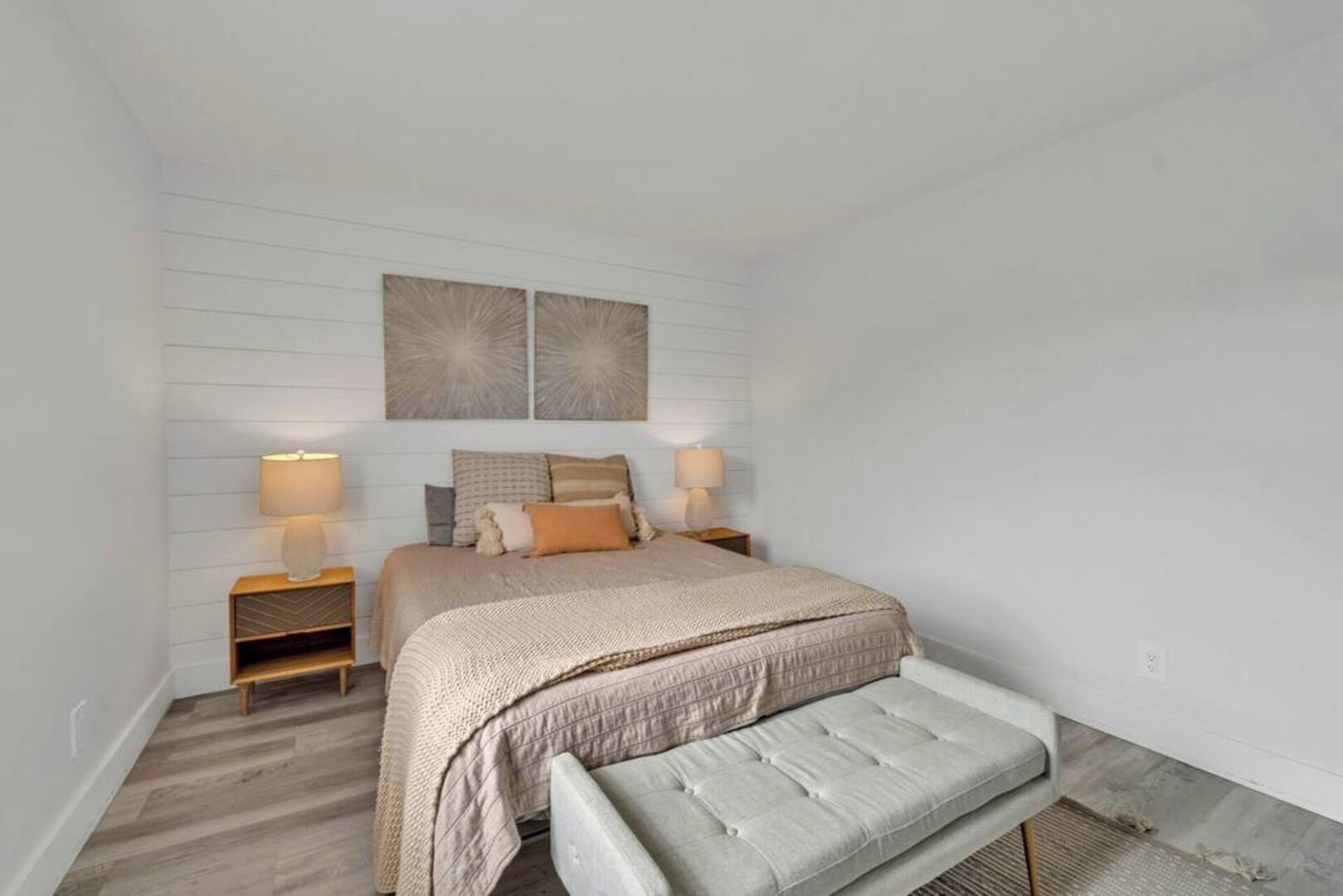 1 habitación, tabla de planchar con plancha, wifi y ropa de cama 