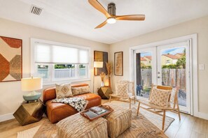 TV - Hidden Bohemian Waterview 1BR Beach Access Retreat (Fort Walton Beach)