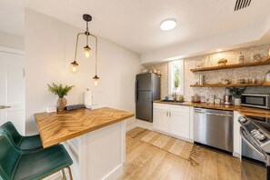 Coffee/tea maker, fridge, microwave, oven